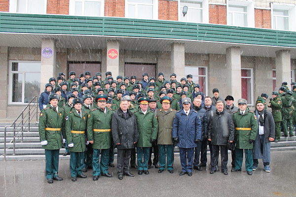 Новосибирское высшие училища. Новосибирск общекомандное училище. Офицерское училище в Новосибирске. Новосибирский общекомандный военный институт. Новосибирское высшее военное командное училище выпуск.