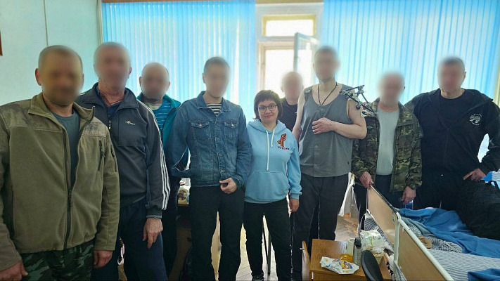 Елена Евтюхова навестила бойцов в московском военном госпитале