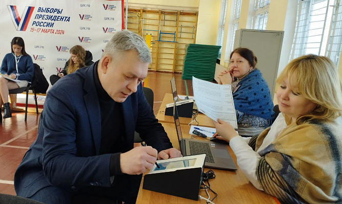 Владимир Иванов проголосовал на выборах Президента РФ