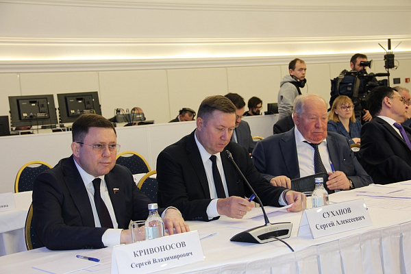 В «Единой России» предложили  синхронизировать усилия федеральных и региональных властей для привлечения инвестиций в инфраструктурные проекты