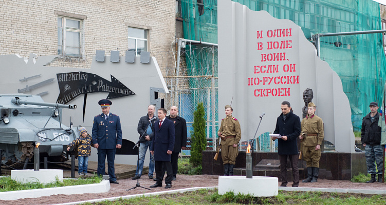 Михаил Романов открыл памятник герою Великой Отечественной войны Николаю Сиротинину