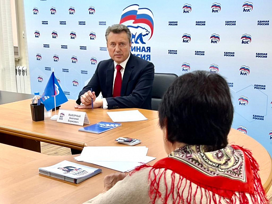 Анатолий Выборный провел прием граждан в рамках тематической недели приемов по вопросам ЖКХ