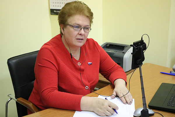Ольга Окунева провела прием граждан в дистанционном формате в Смоленске
