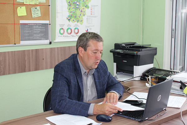 Дмитрий Сазонов обсудил с педагогами реализацию закона о воспитательной составляющей в образовании