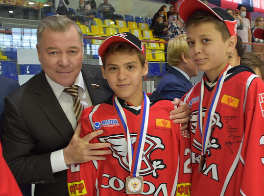 Николай Малов поздравил юных хоккеистов Чувашии с окончанием сезона