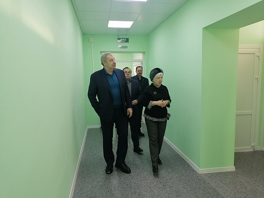 Виталий Бахметьев проконтролировал качество ремонтных работ в амбулатории в Челябинской области 