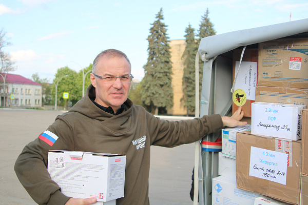 «Единая Россия» продолжает оказывать гуманитарную помощь жителям новых регионов
