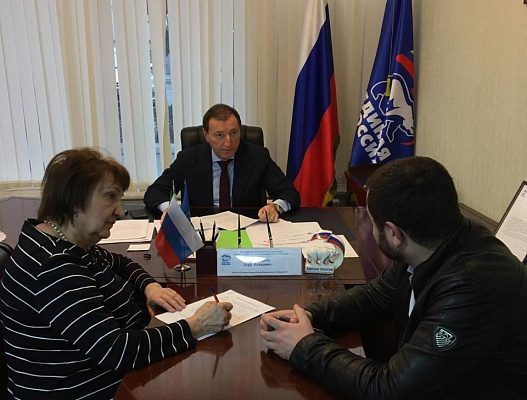 Заур Аскендеров провел прием граждан в Махачкале