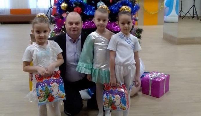 Депутат Госдумы передал около 2000 новогодних подарков астраханским детям, находящимся в трудных жизненных ситуациях 