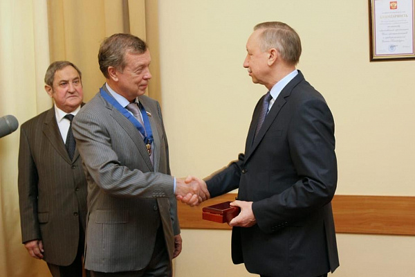 Владимир Катенев награжден почетным знаком «За заслуги перед Санкт-Петербургом»