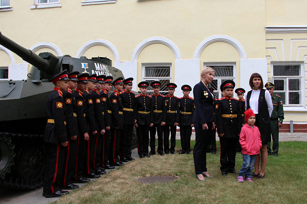Ольга Павлова поздравила с Днем знаний казанских суворовцев и пожелала им сражаться до конца