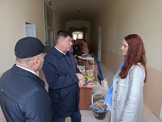 Виктор Смирнов оценил ход ремонта в средней школе в Ивановской области