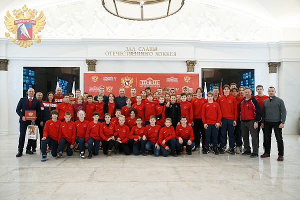 Владислав Третьяк во Всероссийский день хоккея встретился с юными спортсменами