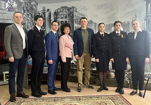 Андрей Гимбатов поздравил школьный музей в Волгограде с победой в конкурсе