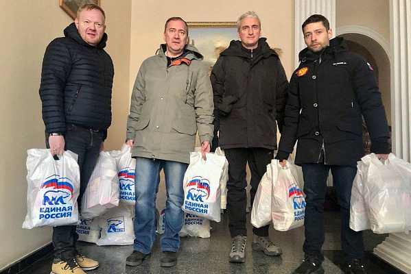 Депутаты «Единой России» доставили гуманитарную помощь в освобожденный поселок Талаковка в ДНР