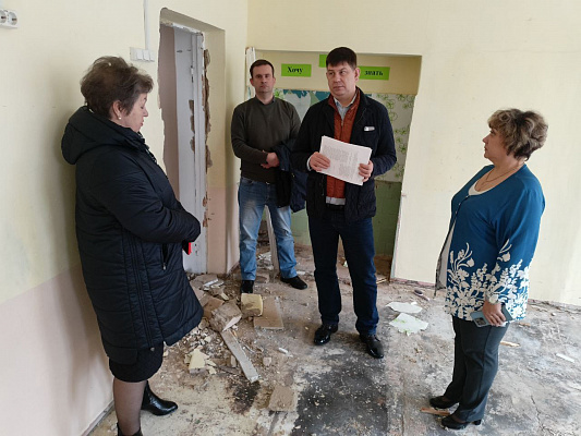 Виктор Смирнов проинспектировал ход капитального ремонта Кохомской коррекционной школы в Ивановской области