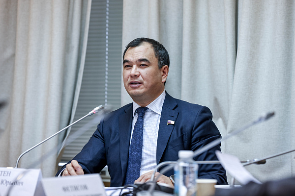 Сергей Тен рассказал о законодательных инициативах по защите Байкала 