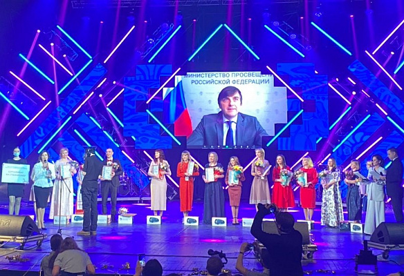 Лариса Тутова и Елена Митина поздравили лауреатов конкурса «Воспитатель года России - 2020»