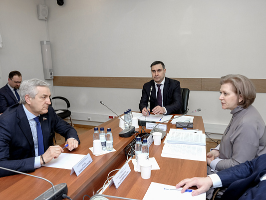 Комитет ГД по охране здоровья провел встречу с Анной Поповой