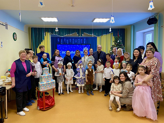 «Единая Россия» передала новогодние подарки в ульяновский центр реабилитации 