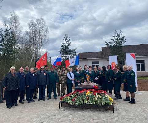 В рамках акции «Храним огонь Победы» в регионах одновременно зажгли Вечные огни на 80 мемориалах