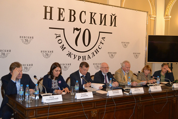 Владимир Катенев обсудил с экспертным сообществом возможность разработки в России нового закона о СМИ 